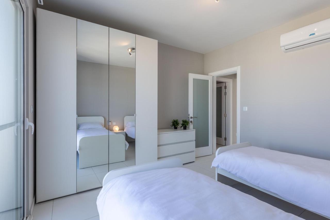 Unique Penthouse With Private Heated Jacuzzi, Close To Restaurants And Night Life Is-Swieqi Exterior photo