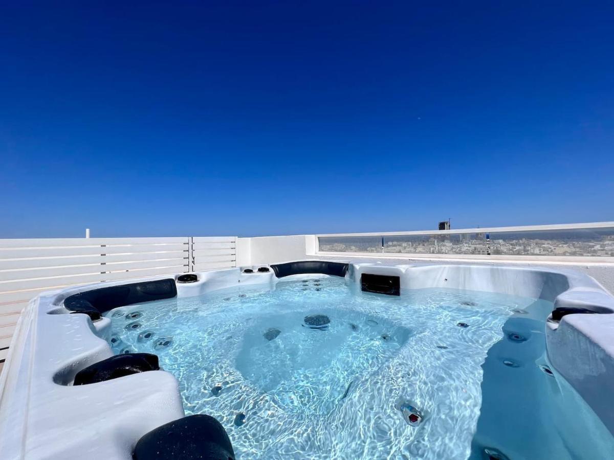 Unique Penthouse With Private Heated Jacuzzi, Close To Restaurants And Night Life Is-Swieqi Exterior photo