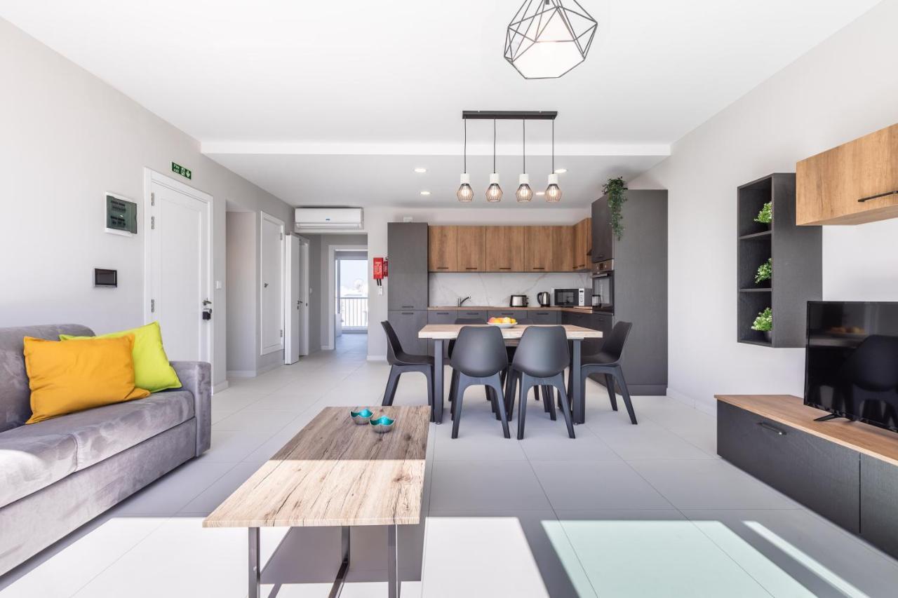 Unique Penthouse With Private Heated Jacuzzi, Close To Restaurants And Night Life Is-Swieqi Exterior photo