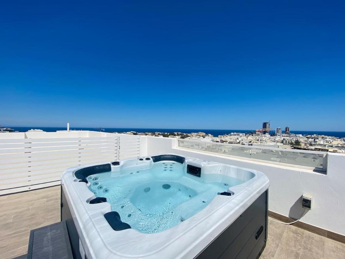 Unique Penthouse With Private Heated Jacuzzi, Close To Restaurants And Night Life Is-Swieqi Exterior photo