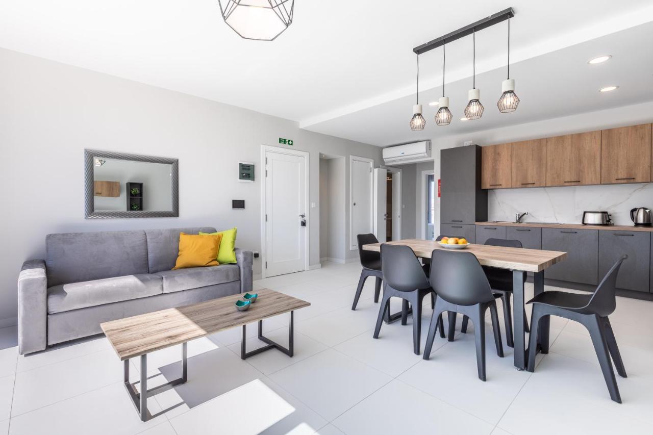 Unique Penthouse With Private Heated Jacuzzi, Close To Restaurants And Night Life Is-Swieqi Exterior photo