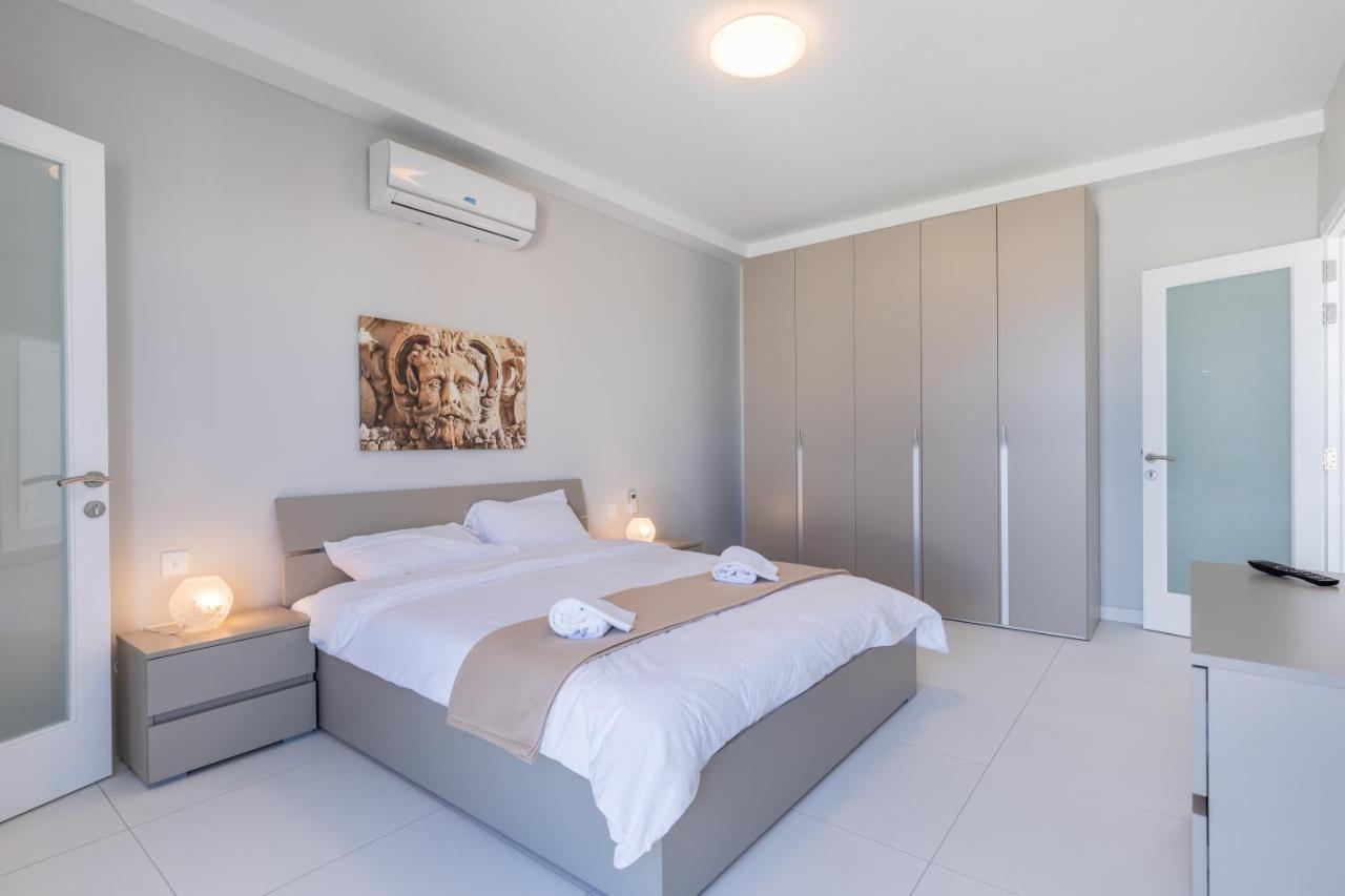 Unique Penthouse With Private Heated Jacuzzi, Close To Restaurants And Night Life Is-Swieqi Exterior photo